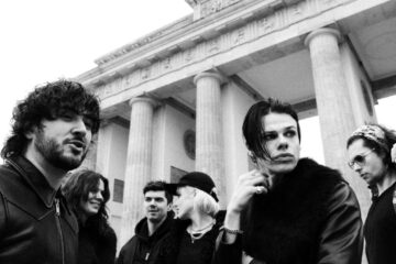 Yunglbud thinking about what to read next.