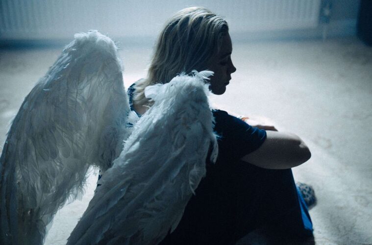In YUNGBLUD's video, Florence Pugh finds herself experiencing the same rollercoater of emotions English Lit students are used to exploring.
